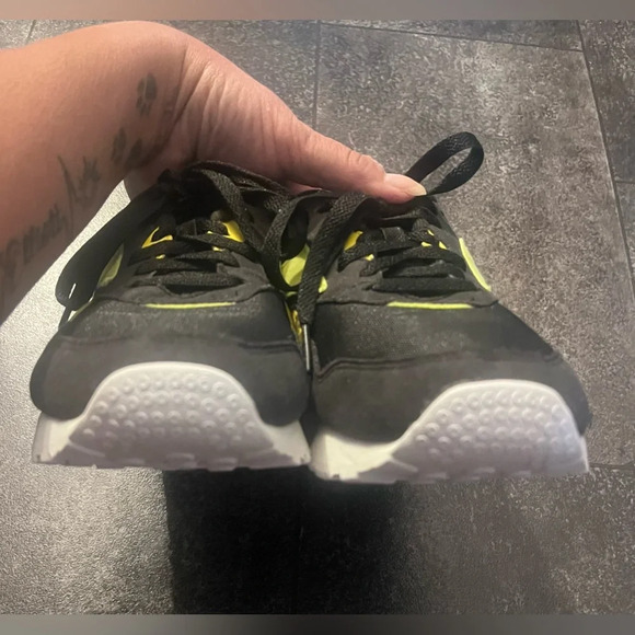 Cass* Reebok Riptide Black and Yellow Running Shoes - Picture 10 of 10